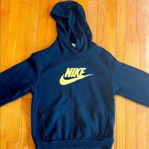 Boys Nike Sweatshirt. Size  XL. Worn - but still in good condition.